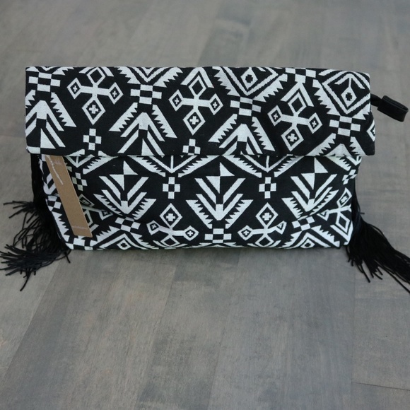 Handbags - Vintage Inspired Aztec Print Hand Held Clutch